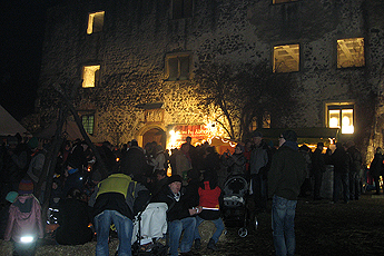 Mittelaltermarkt vor dem Burkheimer Schloss